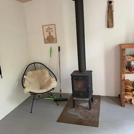 Idylisk Primitiv Midt I Skoven * Them